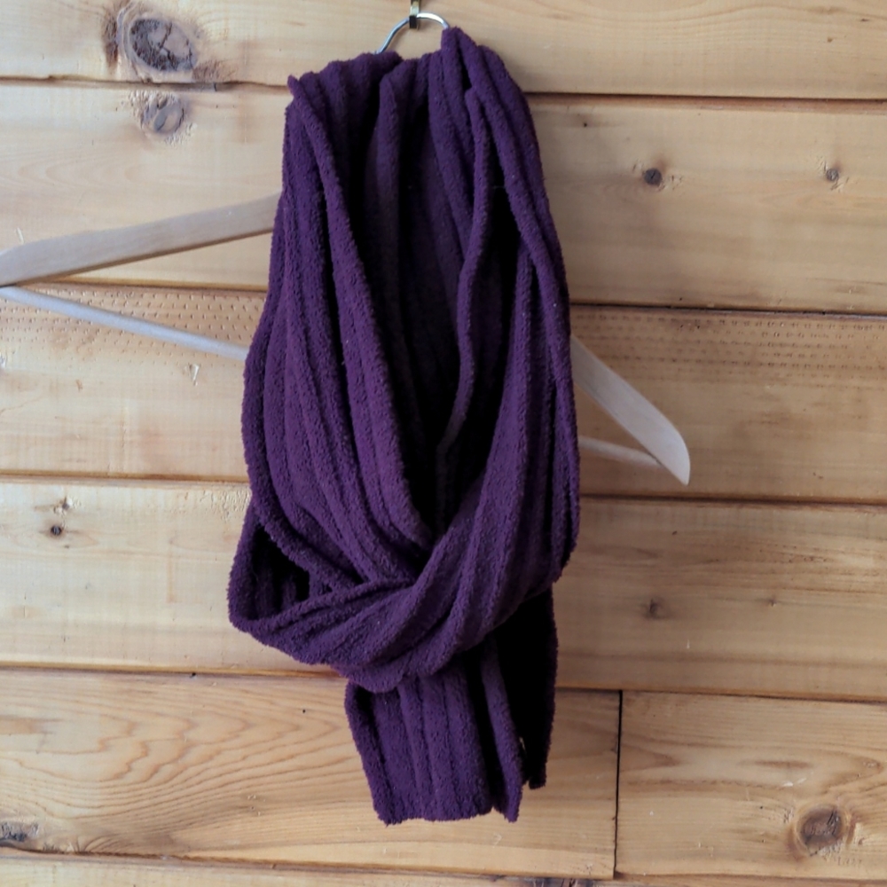 Royal Robbins deep purple soft fleece scarf